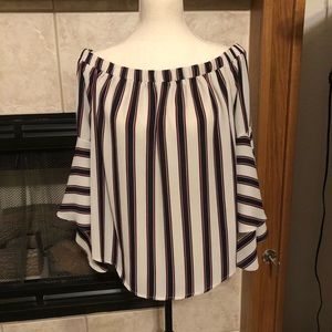 Striped, flowy sleeved blouse by entro